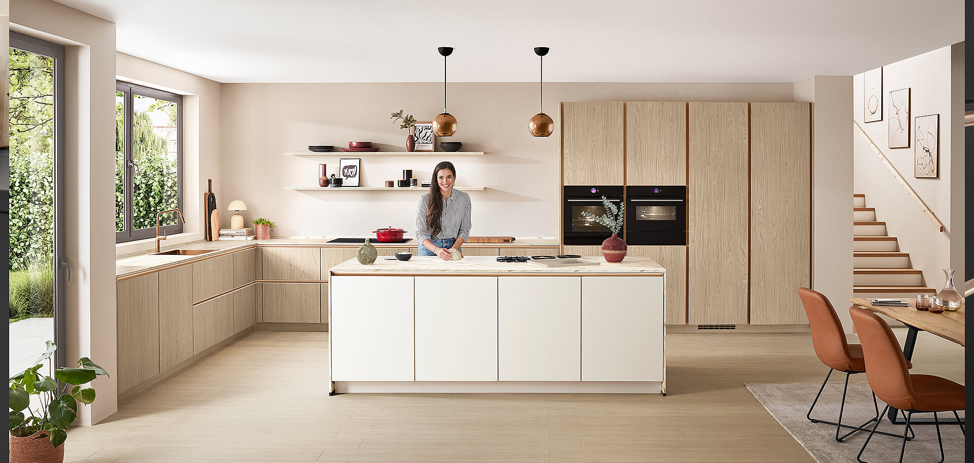 Moderne Designerküche mit Miele Geräten - Küchenstudio Miesbach